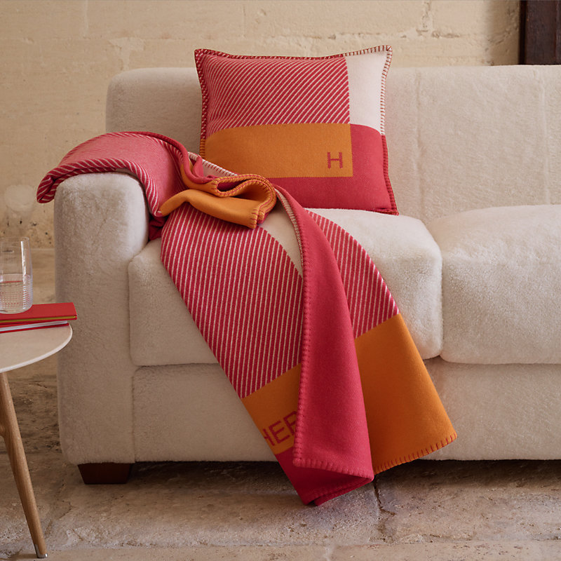 HERMÈS プレード　ブランケット 《Hリヴィエラ》 H Riviera blanket - Grey | Hermès USA